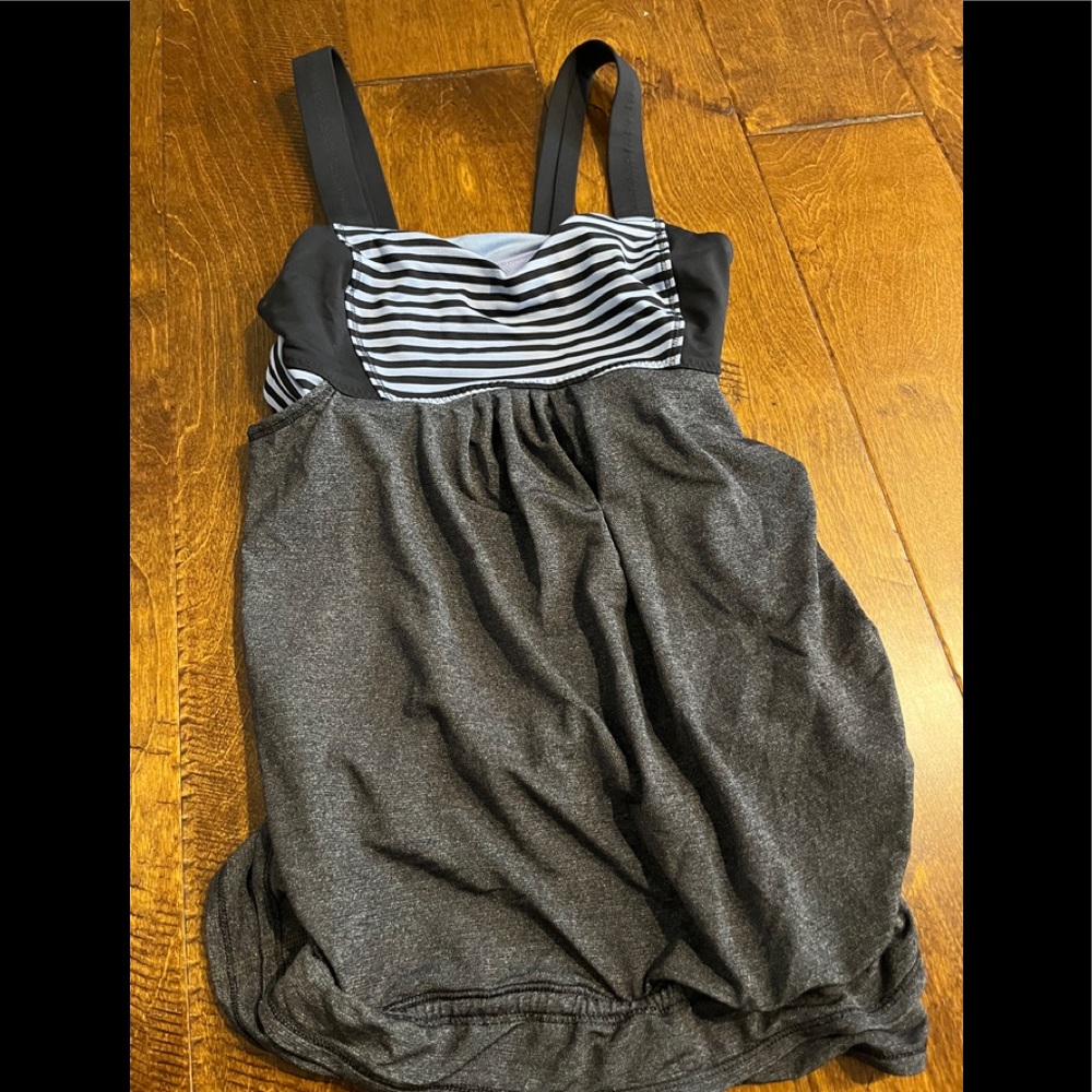 Lululemon top size 4